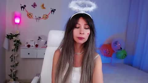 Snapshot of wendifoster chatting on October 29, 2:41 pm Wendi Foster online show from October 29, 2:41 pm