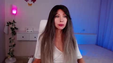 Snapshot of wendifoster chatting on November 17, 6:35 pm Wendi Foster online show from November 17, 6:35 pm