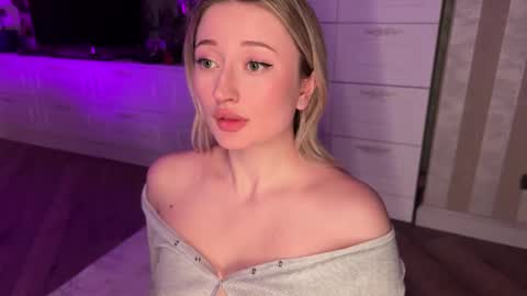 Snapshot of wendy_amber chatting on February 3, 5:14 pm Daisy online show from February 3, 5:14 pm