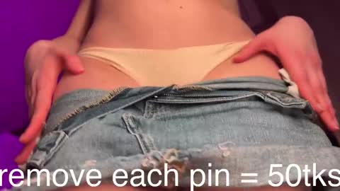 Snapshot of wendy_amber chatting on February 5, 9:07 pm Daisy online show from February 5, 9:07 pm