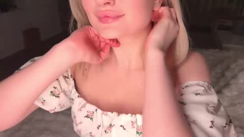 Snapshot of wendy_amber chatting on March 1, 6:11 pm Daisy online show from March 1, 6:11 pm