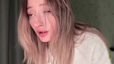 Snapshot of wendy_amber chatting on September 11, 5:35 pm Daisy online show from September 11, 5:35 pm