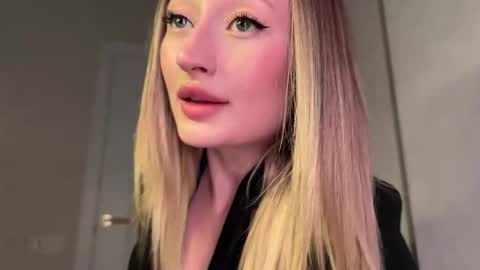 Snapshot of wendy_amber chatting on September 13, 5:13 pm Daisy online show from September 13, 5:13 pm