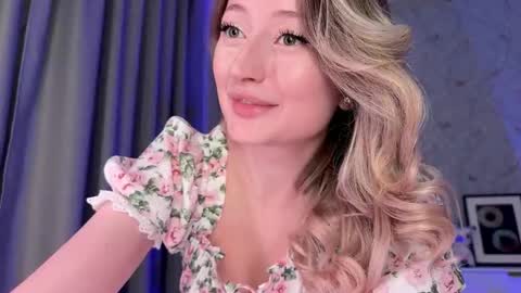 Snapshot of wendy_amber chatting on October 20, 4:07 pm Daisy online show from October 20, 4:07 pm