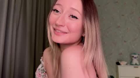 Snapshot of wendy_amber chatting on November 12, 5:13 pm Daisy online show from November 12, 5:13 pm