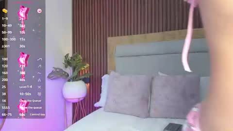 Snapshot of wendy_jonnes chatting on August 4, 3:10 am W E N online show from August 4, 3:10 am