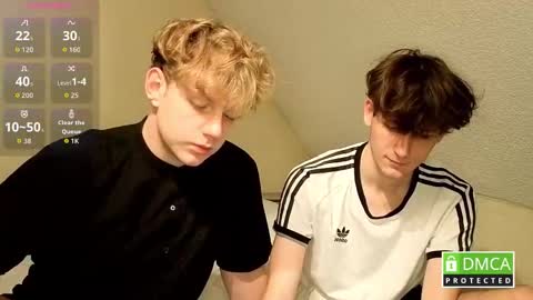 Snapshot of wesides chatting on November 17, 9:09 pm Dima and Alex online show from November 17, 9:09 pm