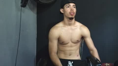 Snapshot of wesley_77 chatting on March 3, 6:36 pm wesley_77 online show from March 3, 6:36 pm