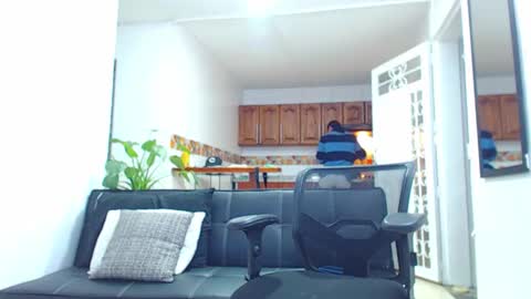 Wesley Rogger online show from February 6, 2:27 am