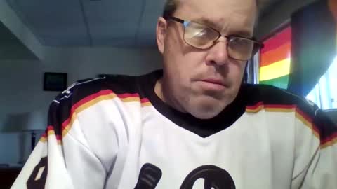 Snapshot of westcoasthockeyplayer chatting on March 28, 5:12 pm westcoasthockeyplayer online show from March 28, 5:12 pm