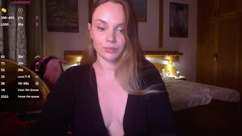 Lana online show from April 7, 7:03 pm