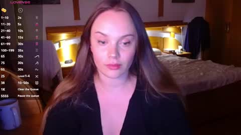 Lana online show from July 17, 8:35 pm