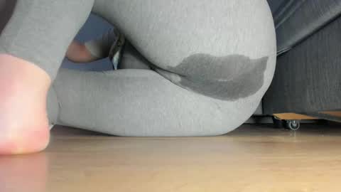 Snapshot of wet_pants2022 chatting on May 9, 9:31 pm wet_pants2022 online show from May 9, 9:31 pm