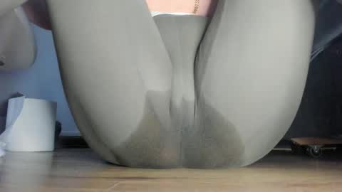 Snapshot of wet_pants2022 chatting on May 16, 9:46 pm wet_pants2022 online show from May 16, 9:46 pm