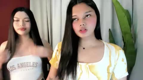 Snapshot of wet_velvet_xo chatting on February 24, 11:41 am wet_velvet_xo online show from February 24, 11:41 am