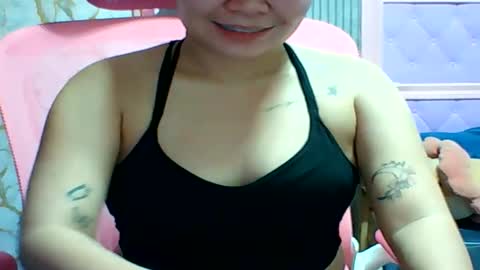 Snapshot of wetcreamypussy4u chatting on May 25, 2:45 pm wetcreamypussy4u online show from May 25, 2:45 pm