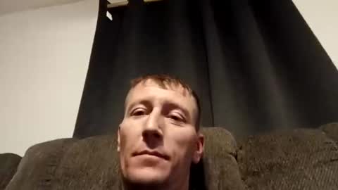 Snapshot of wetduck77777 chatting on December 17, 7:25 am wetduck77777 online show from December 17, 7:25 am