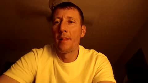 Snapshot of wetduck77777 chatting on February 18, 9:27 am wetduck77777 online show from February 18, 9:27 am