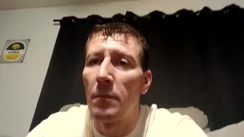 Snapshot of wetduck77777 chatting on February 26, 4:11 am wetduck77777 online show from February 26, 4:11 am