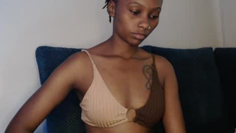 Snapshot of wetfreakym chatting on July 17, 6:53 am Bella online show from July 17, 6:53 am