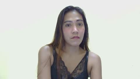 Snapshot of wetpetitechix chatting on May 19, 2:01 pm wetpetitechix online show from May 19, 2:01 pm