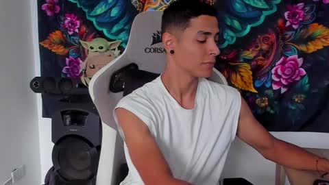 Snapshot of wexx_ chatting on December 21, 6:34 pm wex online show from December 21, 6:34 pm