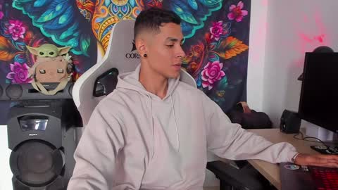 Snapshot of wexx_ chatting on December 23, 6:05 pm wex online show from December 23, 6:05 pm