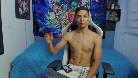 Snapshot of wexx_ chatting on January 29, 2:51 am wex online show from January 29, 2:51 am