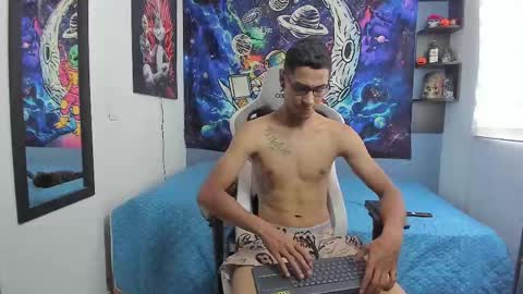 Snapshot of wexx_ chatting on February 18, 5:53 pm wex online show from February 18, 5:53 pm