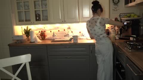 Snapshot of whats_her_name chatting on December 31, 5:51 pm Victoria Maria online show from December 31, 5:51 pm