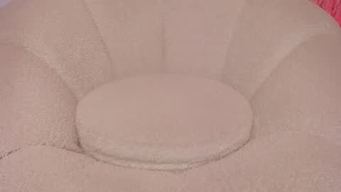 Snapshot of whiite_snow_ chatting on December 12, 2:00 pm Sara online show from December 12, 2:00 pm
