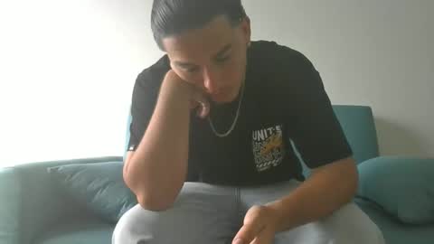 whiiteprince online show from December 17, 8:34 am