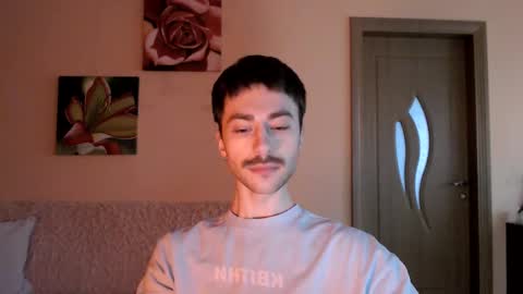 Snapshot of white_sport chatting on December 14, 11:48 am Tom online show from December 14, 11:48 am