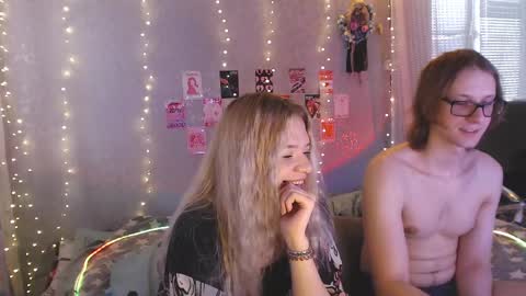 Melania and Mikey online show from April 18, 7:01 am