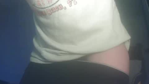 Snapshot of whiteduke81 chatting on October 29, 7:48 pm Whiteduke online show from October 29, 7:48 pm