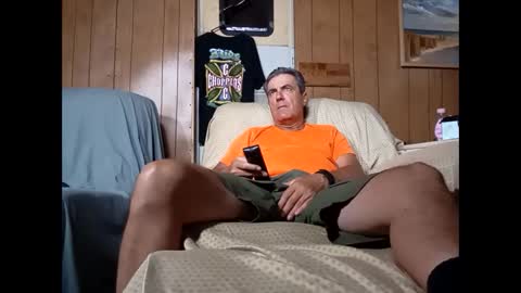 Snapshot of whitelion67 chatting on October 3, 2:25 pm whitelion67 online show from October 3, 2:25 pm