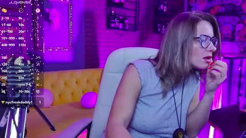 Snapshot of whitneypunnch chatting on November 13, 6:01 am whitneypunnch online show from November 13, 6:01 am