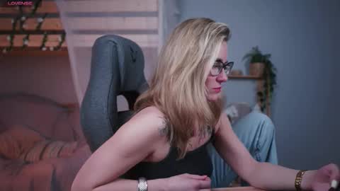 Snapshot of whitneypunnch chatting on January 15, 2:54 pm whitneypunnch online show from January 15, 2:54 pm