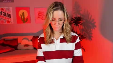 Snapshot of whitneypunnch chatting on February 13, 3:30 pm whitneypunnch online show from February 13, 3:30 pm