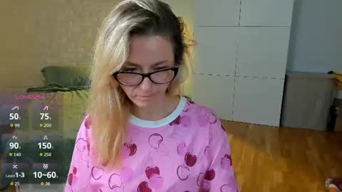 Snapshot of whitneypunnch chatting on June 23, 8:45 am whitneypunnch online show from June 23, 8:45 am