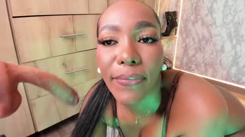 whitneyyfox online show from May 27, 10:51 pm