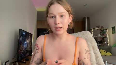 Snapshot of whoisalisa chatting on May 1, 7:57 am Alisa online show from May 1, 7:57 am