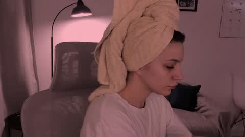 whoislulu online show from April 4, 7:22 pm