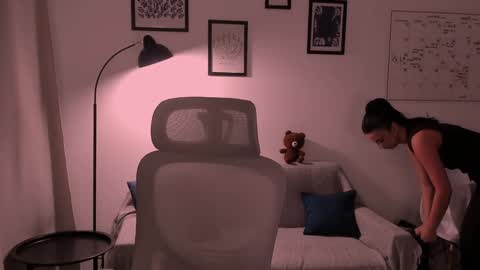 Snapshot of whoislulu chatting on April 22, 5:47 pm whoislulu online show from April 22, 5:47 pm