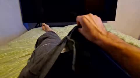 whoknowssomeone online show from November 7, 5:13 pm