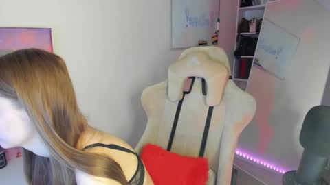 Abby  online show from December 3, 1:32 pm