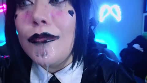 Snapshot of wickedxqueen chatting on December 6, 5:31 am Laura  online show from December 6, 5:31 am