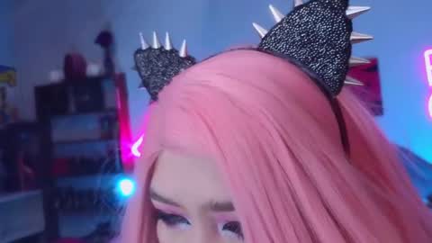 Snapshot of wickedxqueen chatting on December 14, 11:01 pm Laura  online show from December 14, 11:01 pm