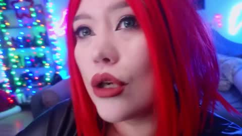 Snapshot of wickedxqueen chatting on December 15, 10:26 pm Laura  online show from December 15, 10:26 pm