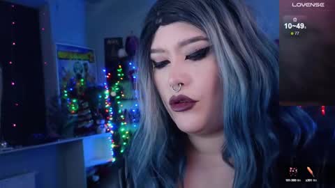 Snapshot of wickedxqueen chatting on December 18, 5:15 am Laura  online show from December 18, 5:15 am